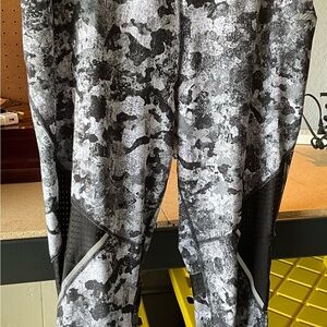 Black and White Camouflage Workout Leggings. Women’s XL.
